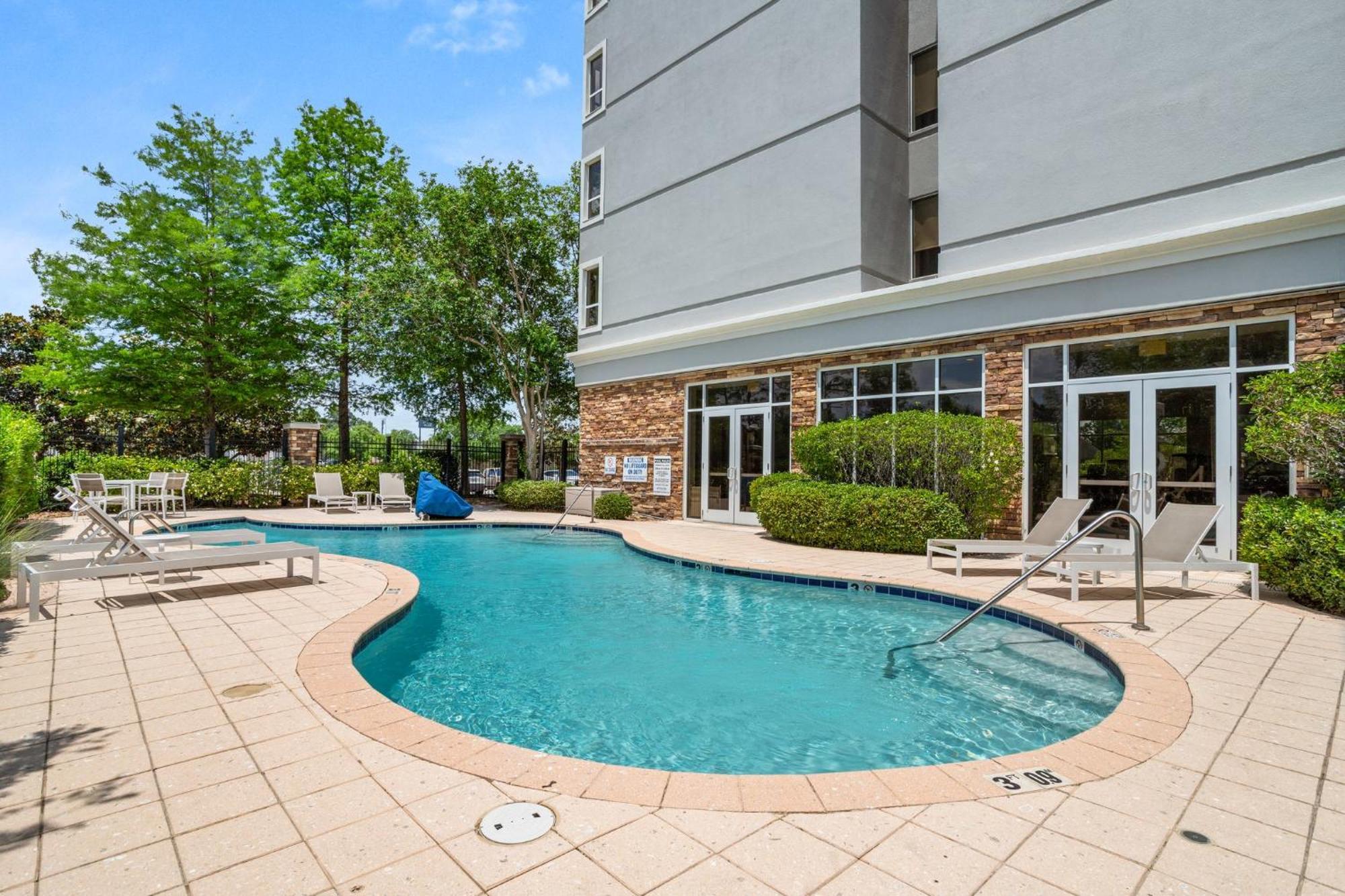 Holiday Inn Baton Rouge College Drive I-10 By Ihg Exterior foto