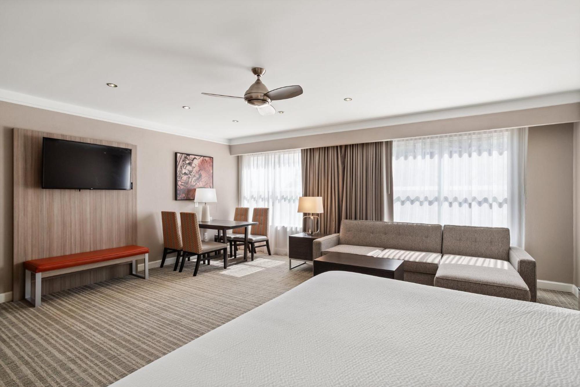 Holiday Inn Baton Rouge College Drive I-10 By Ihg Exterior foto