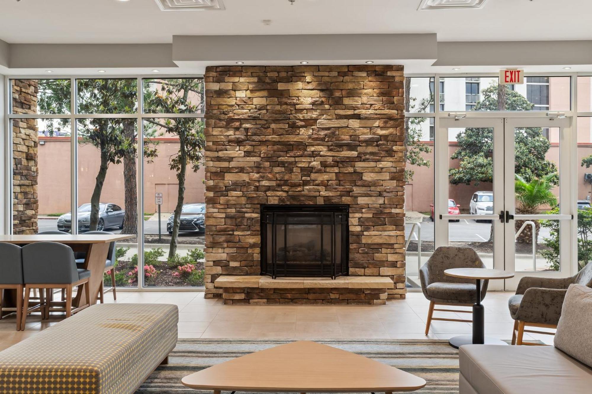 Holiday Inn Baton Rouge College Drive I-10 By Ihg Exterior foto